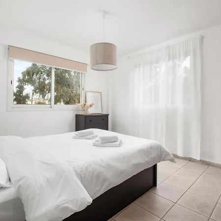 Downtown Stadium 3 Bedroom * ラルナカ